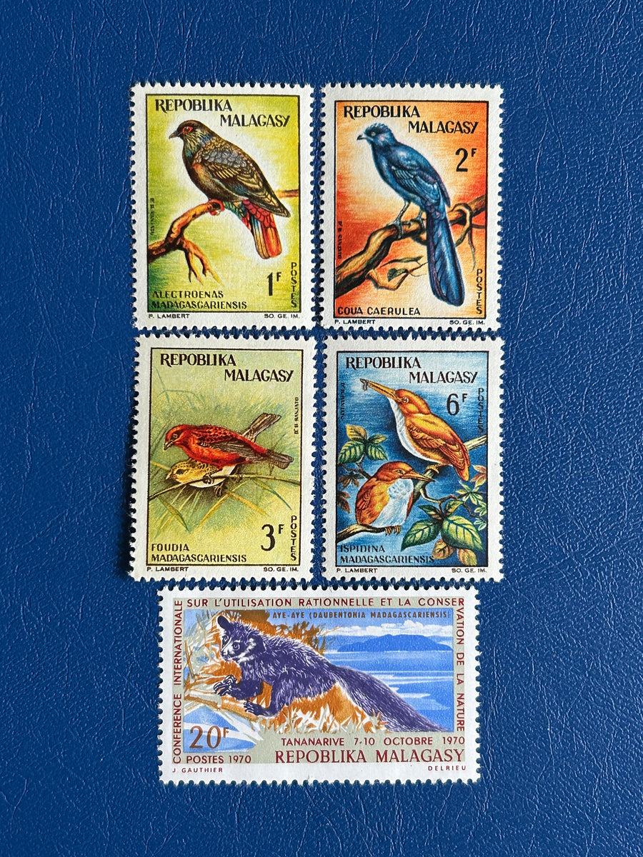 Madagascar - Original Vintage Postage Stamps- 1963 - Birds (includes a free map stamp 1970) - for the collector, artist or crafter