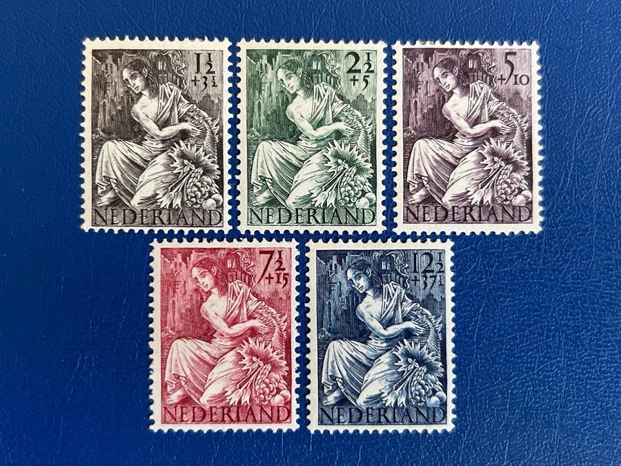 Netherlands - Original Vintage Postage Stamps- 1946 - National Help - LH - for the collector, artist, or crafter