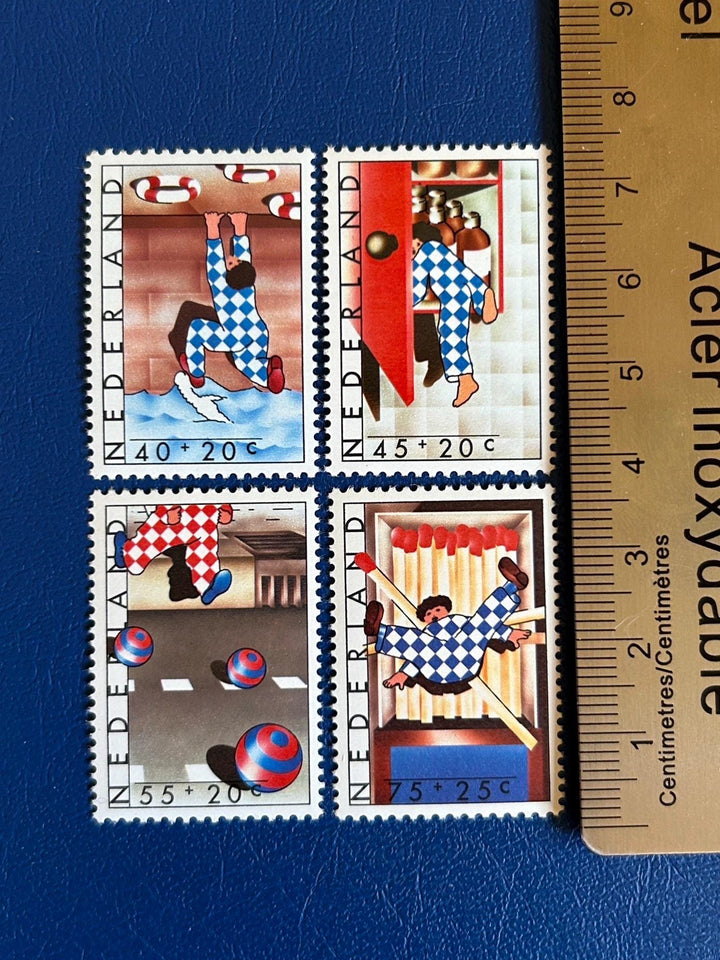 Netherlands - Original Vintage Postage Stamps- 1977 - Summer Stamps - for the collector , artist or crafter