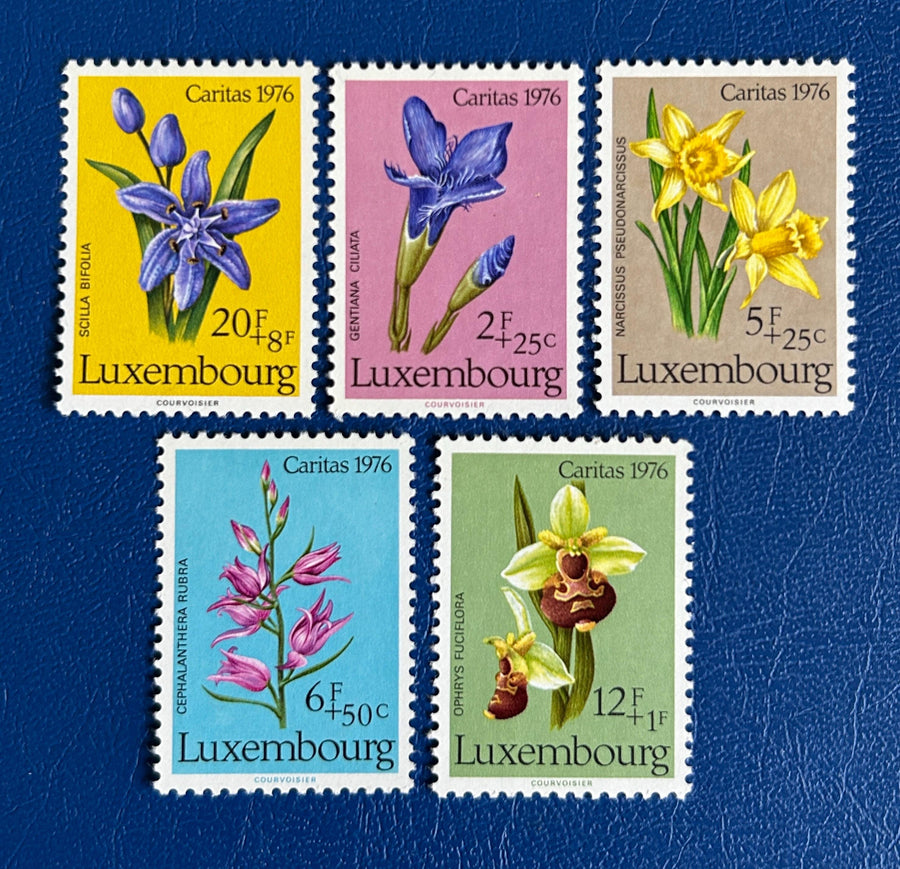 Luxembourg - Original Vintage Postage Stamps- 1976 - Flowers - for the collector, artist, or crafter - scrapbooks, collage, decoupage