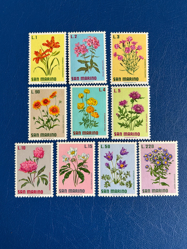 San Marino - Original Vintage Postage Stamps- 1971 - Flowers - for the collector, artist or crafter - scrapbooks, collage, decoupage