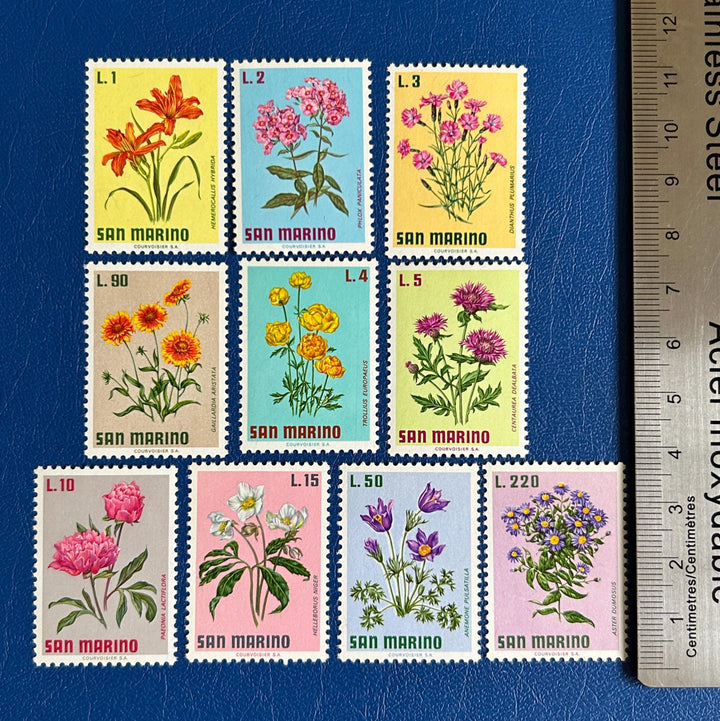 San Marino - Original Vintage Postage Stamps- 1971 - Flowers - for the collector, artist or crafter - scrapbooks, collage, decoupage