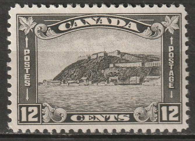 Canada 1930 Sc 174 MLH* small gum thin