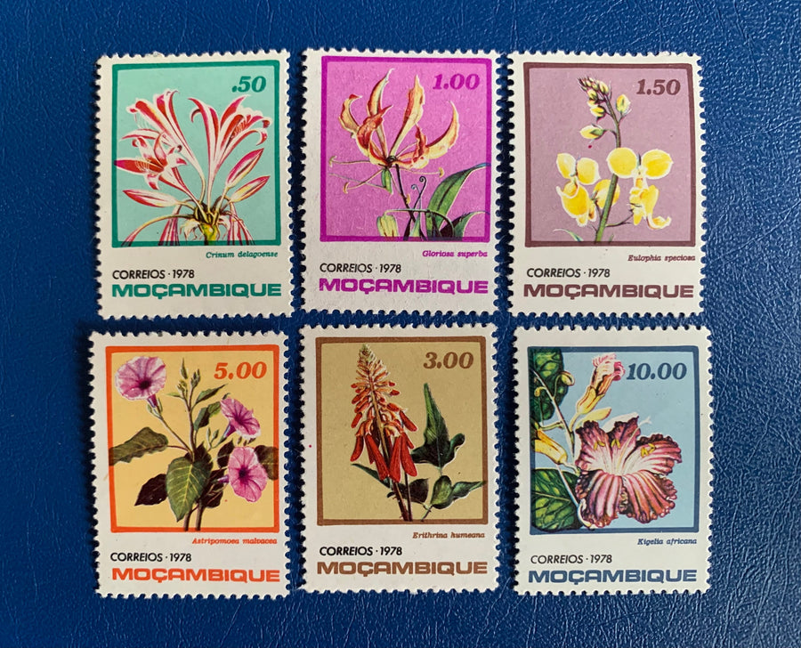 Mozambique - Original Vintage Postage Stamps- 1978 - Flowers - for the collector, artist or crafter